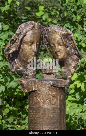 Skulpturen von Joseph Michael Neustifter, Denkmal der Liebe, Herzog Albrecht III. Und Agnes Bernauer vor Schloss Blutenburg, Obermenzing, München Stockfoto