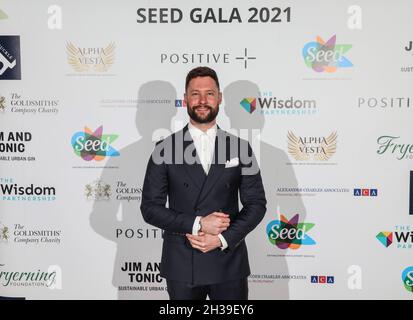 London, Großbritannien. Oktober 2021. Calum Scott nimmt an der zweiten jährlichen SEED Charity Gala in der Goldsmith's Hall in London Teil. (Foto von Brett Cove/SOPA Images/Sipa USA) Quelle: SIPA USA/Alamy Live News Stockfoto