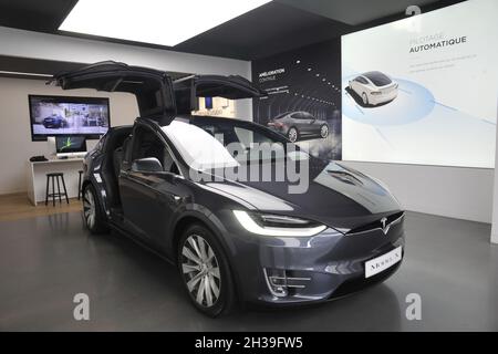 FRANKREICH. PARIS (75) 8. ARR. VORSTELLUNG DES MODELLS X IM TESLA-SHOWROOM. DIE MARKE ELON MUSK'S IST WEITERHIN DER UMSATZPLUS FÜR ELEKTROFAHRZEUGE IN EUROPA Stockfoto