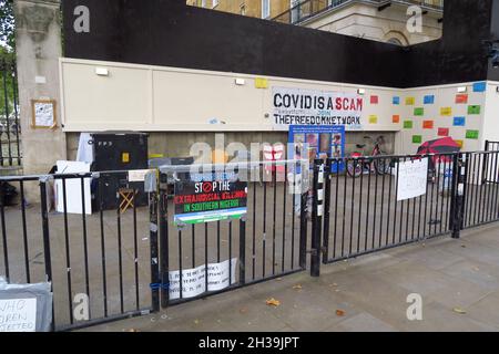Abgesperrter Bereich in Whitehall, London für Demonstranten gegen verschiedene Kampagnen Stockfoto