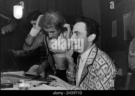 Sänger in der Umkleidekabine im Opernhaus in Rom; / 1940er Jahre. Sänger in der Umkleidekabine in der Oper in Rom, Italien 1940. Stockfoto