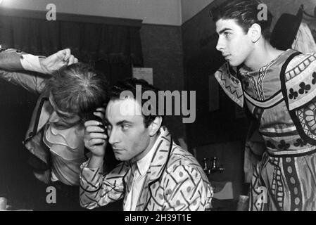 Sänger in der Umkleidekabine im Opernhaus in Rom; / 1940er Jahre. Sänger in der Umkleidekabine in der Oper in Rom, Italien 1940. Stockfoto