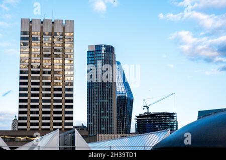 Neue Entwicklungen Von Hochhäusern Für Büro- Und Wohngebäude Im Zentrum Von South Bank London Von Der Waterloo Bridge With No People Stockfoto