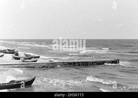 Am Strand der Ostsee, Deutschland 1930er Jahre. Am Strand der Ostsee, Deutschland 1930. Stockfoto