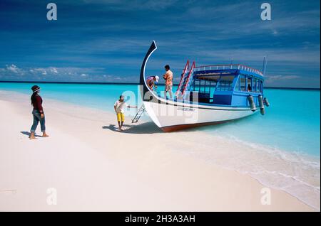 MALDIVISCHEN ARCHIPEL, DHAALU ATOLL, ANKUNFT AUF DER INSEL CASTEWAY (SCHIFFSWRACK) PRIVATE INSEL MIT NUR EINER LUXURIÖSEN TENTED UNTERKUNFT (VERWALTET VON Stockfoto