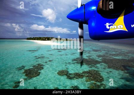 INSELGRUPPE DER MALEDIVEN. ARI-ATOLL. ANKUNFT AUF DER INSEL MADIVARU: PRIVATE INSEL MIT LUXURIÖSER UNTERKUNFT IM ZELT UND PRIVATEM POOL (VERWALTET VON BANY Stockfoto