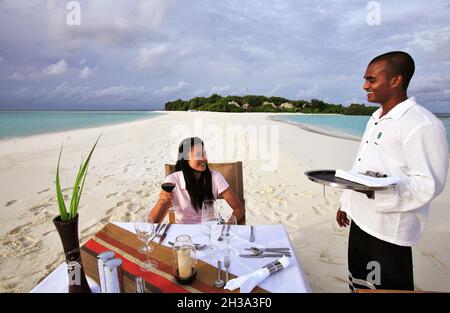 INSELGRUPPE DER MALEDIVEN. ARI-ATOLL. ANKUNFT AUF DER INSEL MADIVARU: PRIVATE INSEL MIT LUXURIÖSER UNTERKUNFT IM ZELT UND PRIVATEM POOL (VERWALTET VON BANY Stockfoto