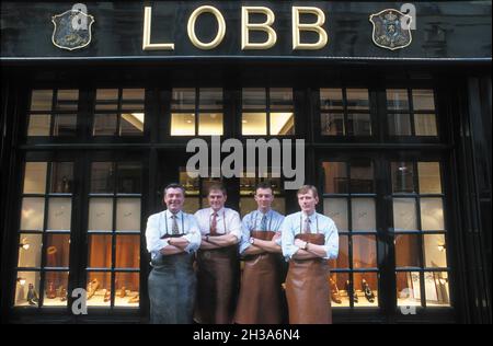 FRANKREICH. PARIS (75) 8. ARR. ALTES SCHAUFENSTER DER JOHN LOBB BOUTIQUE (DELUXE ENGLISH BOOTS) IN DER RUE BOISSY D'ANGLAS 21 Stockfoto