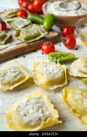 Konzept des Kochens von Ravioli, Nahaufnahme und selektiver Fokussierung Stockfoto