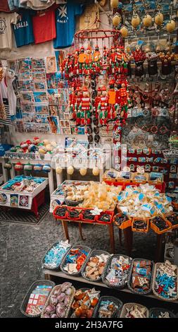 Keramikgeschäft in Amalfi, Amalfiküste, Italien. Stockfoto