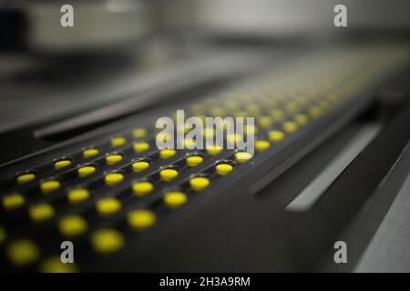 Produktionslinie Pharmaindustrie. Herstellung von Medikamenten und Medikamenten, Pharmazeutika. Stockfoto