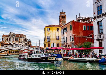 29. September 2017 - Venedig, Venetien, Italien: Vaporetto Venedig Wasserbus mit Passagieren aus nächster Nähe auf dem Grand Canal, in der Nähe von Ferrovia. Stockfoto