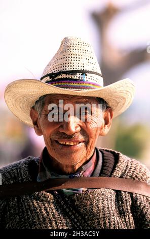 GUATEMALA. REGION PANAJACHEL. ANKUNFT AUF DEM SOLOLA MARKT IN DER NÄHE DES ATITLAN SEES Stockfoto