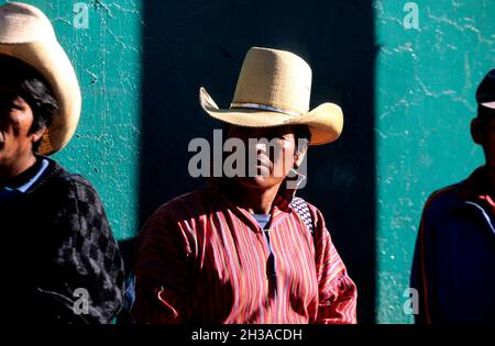 GUATEMALA. REGION PANAJACHEL. ANKUNFT AUF DEM SOLOLA MARKT IN DER NÄHE DES ATITLAN SEES Stockfoto
