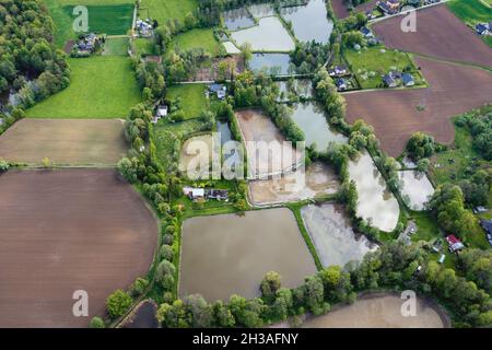 Fischteiche im Dorf Miedzyrzecze Gorne im Kreis Bielsko, Woiwodschaft Schlesien in Mittelpolen Stockfoto