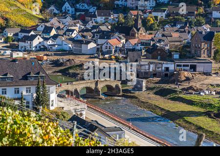 Überschwemmungskatastrophe 2021 im Ahrtal. Zerstörte Brücke in Rech, Deutschland Stockfoto