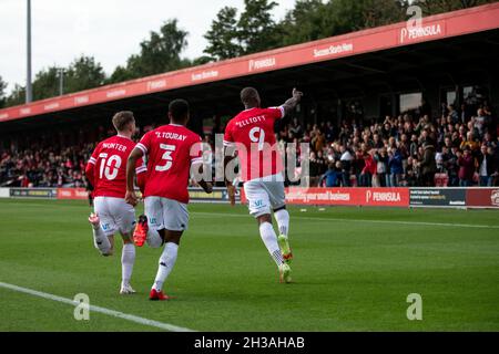 Tom Elliot feiert, nachdem er das erste Tor erzielt hat. Salford City 2-0 Hartlepool United. Das Peninsula Stadium, Moor Lane, Salford. Stockfoto