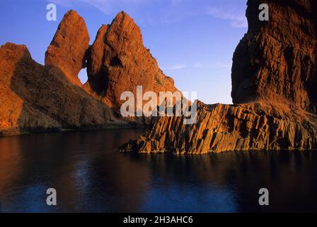 FRANKREICH. NORD KORSIKA (2B) NATURSCHUTZGEBIET VON SCANDOLA ZWISCHEN CALVI, PORTO UND GALLERIA. HALBINSEL SCANDOLA Stockfoto