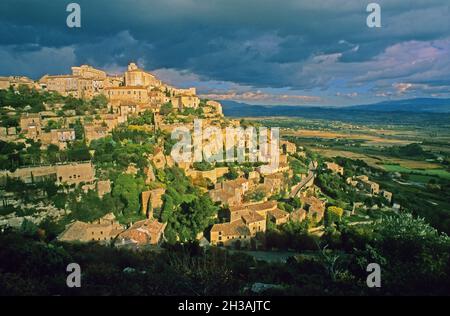 FRANKREICH. VAUCLUSE (84) REGION LUBERON. DORF GORDES Stockfoto