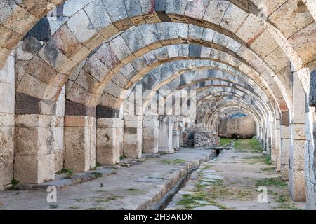 Gewölbekammern der antiken Agora in Izmir, Türkei. Stockfoto