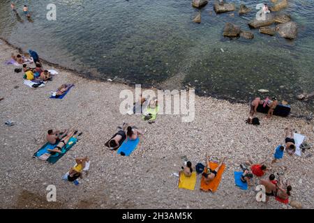 Ortigia, Syrakus, Sizilien - 20. Juli 2021: Strände auf der Insel Ortigia Stockfoto