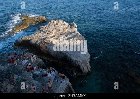 Ortigia, Syrakus, Sizilien - 20. Juli 2021: Strände auf der Insel Ortigia Stockfoto