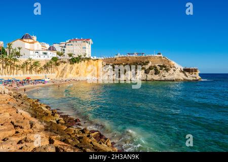 Touristen in Benidorm Altstadt Strand Mal Pas Stockfoto