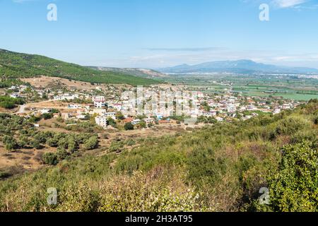 Blick über das Dorf Ozbey in Torbali, Gemeinde Izmir Provice, Türkei. Stockfoto