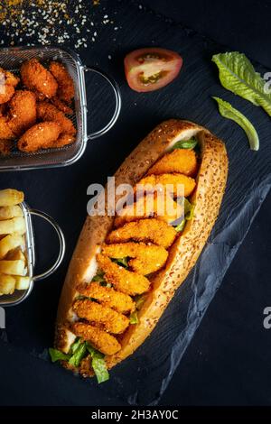 Köstliches gebratenes knuspriges Shrimp-Sandwich Stockfoto