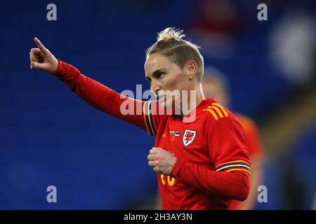 Cardiff, Großbritannien. Oktober 2021. Jessica Fishlock aus Wales reagiert. Frauen in Wales gegen Frauen in Estland, Qualifikationsspiel der FIFA-Weltmeisterschaft 2023 im Cardiff City Stadium in Cardiff am Dienstag, den 26. Oktober 2021. Redaktionelle Verwendung, Bild von Andrew Orchard/Andrew Orchard Sports Photography/Alamy Live News Credit: Andrew Orchard Sports Photography/Alamy Live News Stockfoto