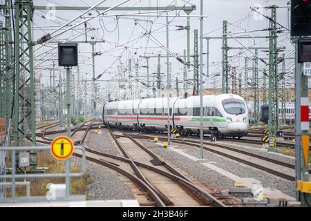 Leipzig, Deutschland. September 2021. Ein EIS kommt am Leipziger Hauptbahnhof an. Quelle: Christophe Gateau/dpa/Alamy Live News Stockfoto