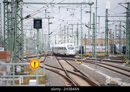 Leipzig, Deutschland. September 2021. Ein EIS kommt am Leipziger Hauptbahnhof an. Quelle: Christophe Gateau/dpa/Alamy Live News Stockfoto