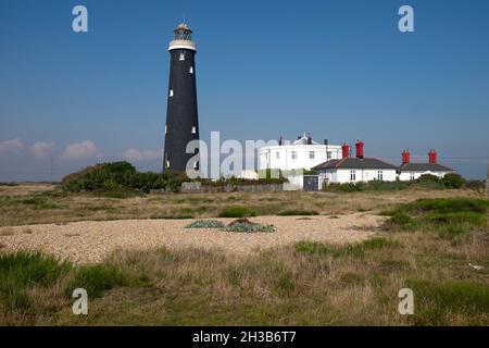 Alter Leuchtturm in der Nähe des Kernkraftwerk Dungeness in Kent Großbritannien Kent England Großbritannien KATHY DEWITT Stockfoto