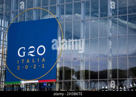 Rom, Italien. Oktober 2021. Das EUR Convention Center La Nuvola, The Cloud, ist der Veranstaltungsort des G20-Gipfels in Rom. Der G20-Gipfel des Staats- und Regierungschefs wird am 30. Und 31. Oktober 2021 unter dem Vorsitz des italienischen Ministerpräsidenten Mario Draghi in Rom stattfinden. Stockfoto