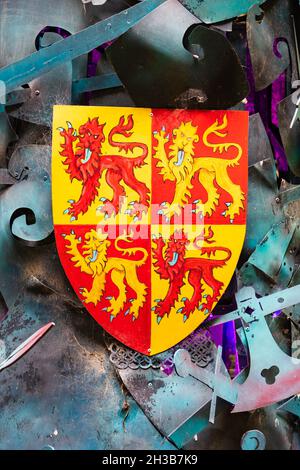 Wappen für Owain Glyndwr auf einem Schild mit Rüstung. Ausstellung in Conwy Castle, Conwy, Clwyd, Wales Stockfoto