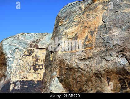 Kahartum, Sudan, ca. 5. Februar 2019: Steinschnitzereien aus der Steinzeit in Felsen am Nilufer bei Khartum Stockfoto