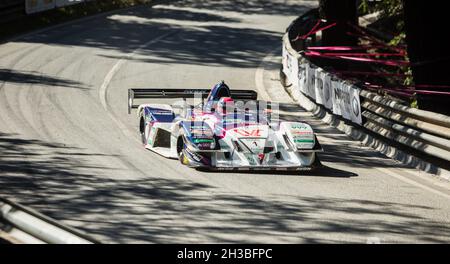 Braga, Portugal - 10. Oktober 2021: 1 Christian MERLI (ITA) auf einem Osella FA30 Zytek während der Hill Climb Masters 2021 Falperra, Braga, Portugal Stockfoto