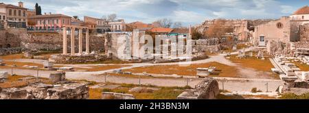 Hadrians Bibliothek, Nordseite der Akropolis von Athen in Griechenland. Stockfoto