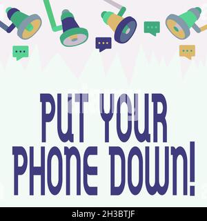 Textschild mit der Anzeige „Telefon heruntergefahren“. Konzept bedeutet Ende Telefonverbindung sagen Auf Wiedersehen Anrufer Tablet Zeichnung mit Megaphon Neu machen Stockfoto