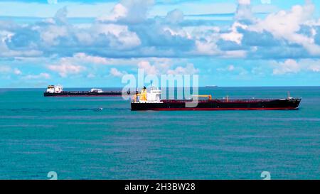 Öltanker auf dem Meer Stockfoto