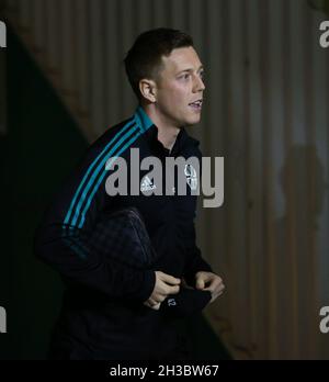 Easter Road, Edinburgh, Großbritannien. Oktober 2021. Scottish Premier League Football, Hibernian gegen Celtic; Callum McGregor von Celtic kommt zum Spiel Credit: Action Plus Sports/Alamy Live News Stockfoto