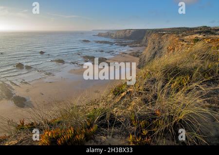 Nossa Senhora Strandszene in Zambujeira do Mar. Alentejo, Portugal Stockfoto