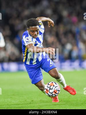 Tariq Lamptey aus Brighton während des Premier League-Spiels zwischen Brighton und Hove Albion und Manchester City im American Express Community Stadium , Brighton , Großbritannien - 23. Oktober 2021 nur für redaktionelle Verwendung. Keine Verkaufsförderung. Für Football-Bilder gelten Einschränkungen für FA und Premier League. Keine Nutzung des Internets/Handys ohne FAPL-Lizenz - für Details wenden Sie sich an Football Dataco Stockfoto