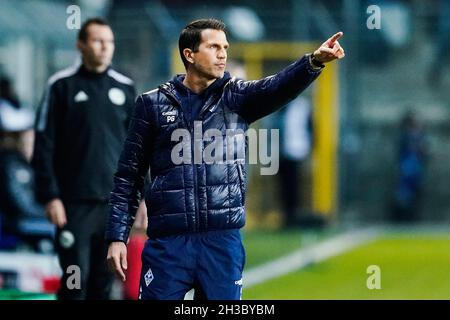 Mannheim, Deutschland. Oktober 2021. Fußball: DFB-Pokal, SV Waldhof Mannheim - 1. FC Union Berlin, 2. Runde, Carl-Benz Stadion. Mannheims Trainer Patrick Glöckner zeigt sich. Quelle: Uwe Anspach/dpa - WICHTIGER HINWEIS: Gemäß den Bestimmungen der DFL Deutsche Fußball Liga und/oder des DFB Deutscher Fußball-Bund ist es untersagt, im Stadion und/oder vom Spiel aufgenommene Fotos in Form von Sequenzbildern und/oder videoähnlichen Fotoserien zu verwenden oder zu verwenden./dpa/Alamy Live News Stockfoto