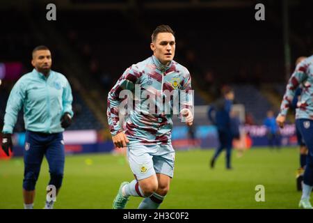 BURNLEY, GROSSBRITANNIEN. 27. OKTOBER Connor Roberts aus Burnley vor dem Carabao Cup-Spiel zwischen Burnley und Tottenham Hotspur in Turf Moor, Burnley am Mittwoch, 27. Oktober 2021. (Kredit: Pat Scaasi | MI Nachrichten) Kredit: MI Nachrichten & Sport /Alamy Live Nachrichten Stockfoto