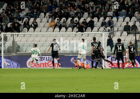 Turin, Italien. Oktober 2021. Rogerio (US Sassuolo) erzielt das Tor während des Juventus FC vs US Sassuolo, Italienische Fußballserie A Spiel in Turin, Italien, Oktober 27 2021 Quelle: Independent Photo Agency/Alamy Live News Stockfoto