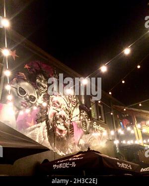 SYD, AUSTRALIEN - 16. Sep 2021: The Rhythm and Blues Street Art Wall Mural on side of Factory Theatre in Marrickville, Sydney, Australia Stockfoto