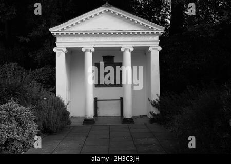 Temple of Arethusa Kew Gardens London, das auch ein Kriegsdenkmal ist. Stockfoto