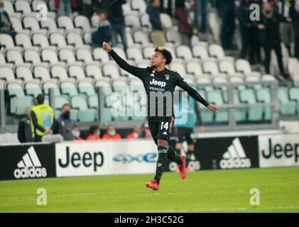 Turin, Italien. Oktober 2021. Weston Mckennie (FC Juventus) feiert nach einem Tor während der italienischen Serie Ein Fußballspiel zwischen Juventus FC und US Sassuolo am 27. Oktober 2021 im Allianz Stadion in Turin, Italien.Quelle: Independent Photo Agency/Alamy Live News Stockfoto