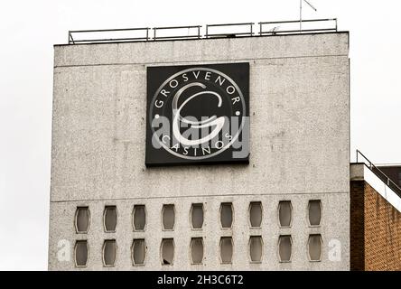 Birmingham, England - Juli 2021: Schild an der Außenseite des Gebäudes, in dem sich das Grosvenor Casino im Stadtzentrum befindet Stockfoto